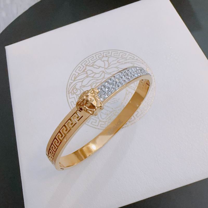 Versace bracelet 06lyx108